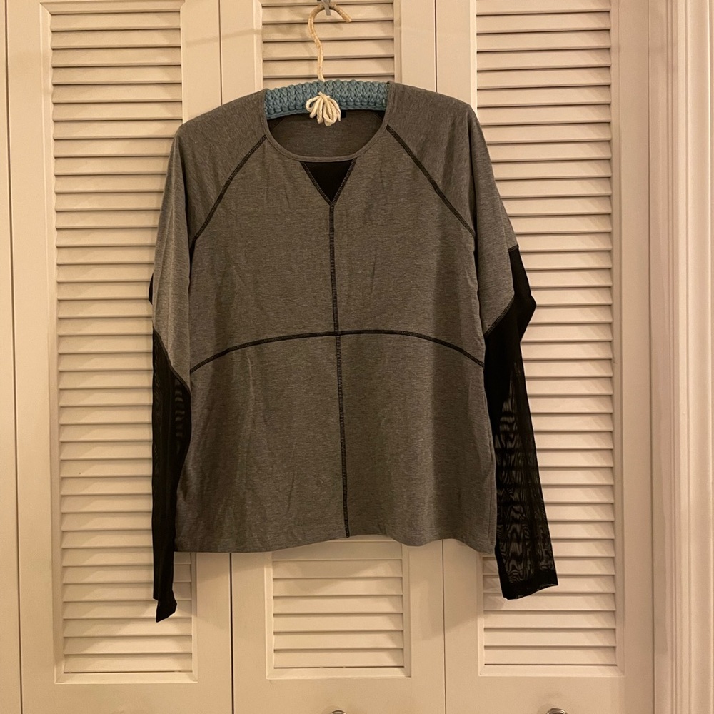 615. Avon - Woman’s Moisture Wish Athletic Long Sleeve Shirt Activewear